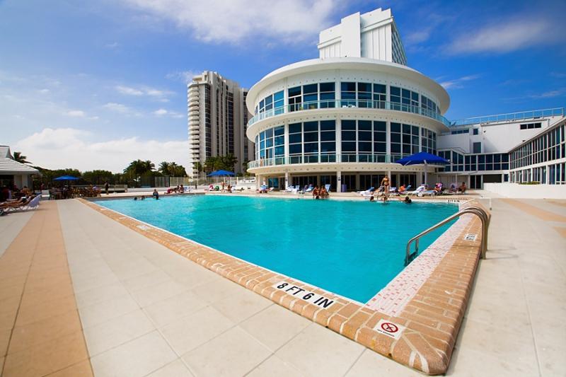 Collins Apartments By Design Suites Miami Beach Exterior photo